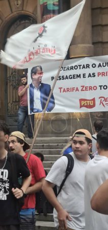 Foto de SAO PAULO (SP), Brasil 01 / 10 / 2024 - Manifestantes del movimiento de paso libre hicieron un manifiesto contra el aumento de las tarifas del metro que el gobernador de Sao Paulo, Tarcisio de Freitas, concedió al sistema. - Imagen libre de derechos