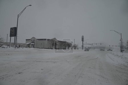 Téléchargez les photos : Blizzard affecte l'État américain de l'Iowa à Cedar Rapids, en Iowa. Le 12 janvier 2024, Cedar Rapids, Iowa, États-Unis : Des avertissements de blizzard ont été émis vendredi à Cedar Rapids, en Iowa, alors que des conditions dangereuses ont touché des routes dans toute la région - en image libre de droit