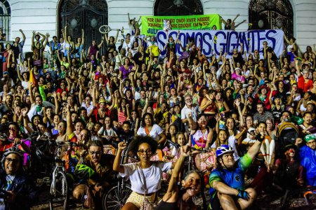Téléchargez les photos : RIO DE JANEIRO (RJ), 01 / 12 / 2024 - Balade à vélo en l'honneur de l'artiste de cirque vénézuélienne Julieta Hernandez, assassinée en décembre à Manaus. L'événement a eu lieu dans le centre-ville de Rio de Janeiro - en image libre de droit