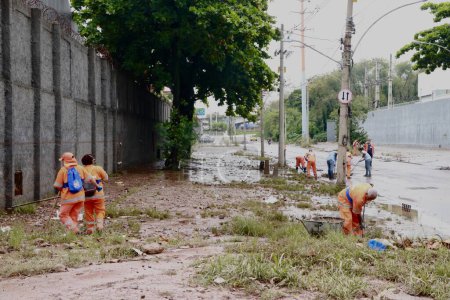 Foto de RIO DE JANEIRO (RJ), Brasil 14 / 01 / 2024 - Las fuertes lluvias que cayeron en la región de Baixada Fluminense en Río de Janeiro causaron muchos daños y al menos 11 muertes y algunas personas han desaparecido hasta la fecha. - Imagen libre de derechos
