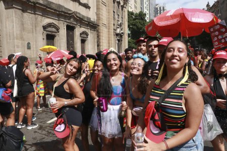 Téléchargez les photos : Rio de Janeiro (RJ), Brésil 20 / 01 / 2024 - A trois semaines du Carnaval, les blocs sont déjà dans les rues de Rio ce weekend. Ce samedi (20) marque le premier défilé d'un mégablock dans le pré-carnaval de Rio - en image libre de droit