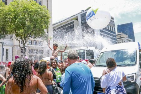 Photo for Rio de Janeiro (RJ), Brazil 01/20/2024  Cedai sets up hydration stations and throws water to refresh revelers. With three weeks left until Carnival, the blocks are already on the streets of Rio this weekend. - Royalty Free Image