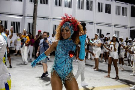 Foto de RIO DE JANEIRO (RJ), Brasil 01 / 21 / 2024 - La reina del tambor Mayara Lima durante el ensayo técnico del Paraíso do Tuiuti este domingo (21), en Marques de Sapucai. - Imagen libre de derechos