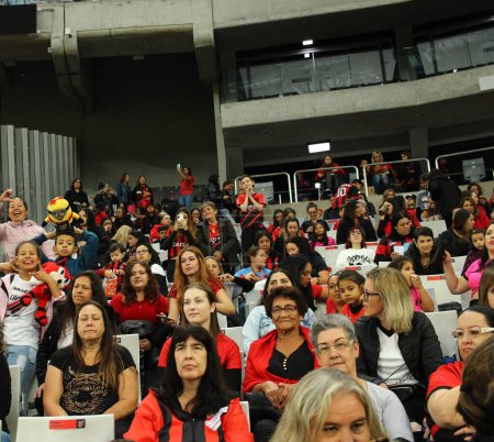 Foto de CURITIBA (PR), Brasil 24 / 01 / 2024 - El partido marca la reunión entre Furacao y Arena da Baixada. Y el estadio estará lleno. El juego no tendría fans, estaría a puerta cerrada - Imagen libre de derechos