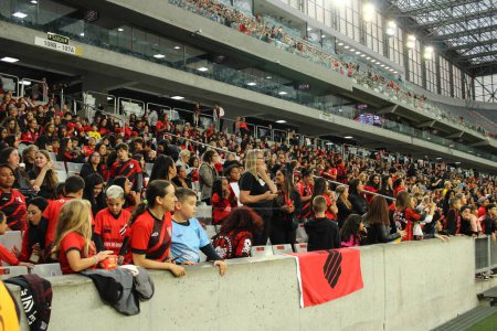 Foto de CURITIBA (PR), Brasil 24 / 01 / 2024 - El partido marca la reunión entre Furacao y Arena da Baixada. Y el estadio estará lleno. El juego no tendría fans, estaría a puerta cerrada - Imagen libre de derechos