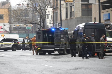 Photo for Robbery suspect causes SWAT to respond in Newark, New Jersey. January 26, 2024, Newark, New Jersey, USA: Robbery suspect armed with a weapon barricaded himself in a building on Washington Street, Friday afternoon - Royalty Free Image