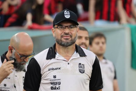 Photo for CURITIBA (PR), 01/27/2024- CHAMPIONSHIP PARANENSE 2024/ATHLETICO/GALO MARINGA- Galo Maringa coach, Emerson Cris, during the match between Athletico and Galo Maringa valid for the 4th round of the 2024 Paranaense Championship, in Ligga Arena - Royalty Free Image