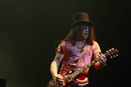 Téléchargez les photos : Sao Paulo (SP), Brésil 31 / 01 / 2024 - Slash est retourné au Brésil cette semaine pour présenter son projet solo. Avec Myles Kennedy (chanteur d'Alter Bridge) et The Conspirators, le guitariste de Guns N Roses monte sur scène - en image libre de droit