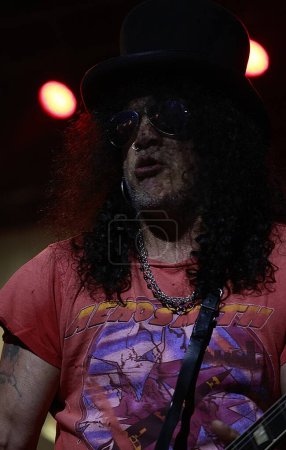 Téléchargez les photos : Sao Paulo (SP), Brésil 31 / 01 / 2024 - Slash est retourné au Brésil cette semaine pour présenter son projet solo. Avec Myles Kennedy (chanteur d'Alter Bridge) et The Conspirators, le guitariste de Guns N Roses monte sur scène - en image libre de droit