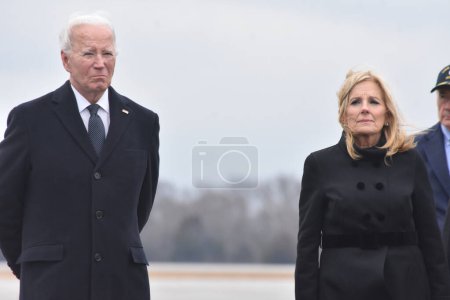 Photo for US President Joe Biden and US First Lady Jill Biden participate in a dignified transfer of the three soldiers killed in a drone attack in Jordan by Iran-backed militants at Dover Air Force Base in Dover, Delaware. February 2, 2024 - Royalty Free Image