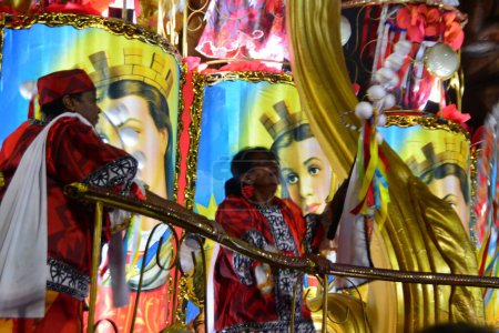 Foto de RIO DE JANEIRO (RJ), Brasil 2 / 10 / 2024 - Concentración e inicio de los desfiles de la escuela de samba de la serie Ouro, Sereno de Campo Grande, en Marques de Sapucai - Imagen libre de derechos