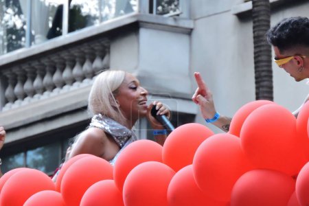 Téléchargez les photos : SAO PAULO (SP), 02/10/2024. Député fédéral Erika Hilton a participé à la parade du bloc LGBT Minhoqueens, qui a défilé dans la région de Praca da Republica dans le centre de Sao Paulo, dans l'après-midi de ce samedi 10 février 2024. - en image libre de droit