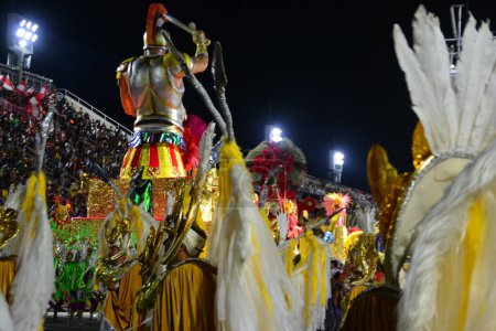 Foto de RIO DE JANEIRO (RJ), 02 / 10 / 2024 Concentración e inicio del desfile de la escuela de samba Unidos de Bangu, válido para la serie Gold, celebrado en Marques de Sapucai en el centro de Río de Janeiro - Imagen libre de derechos