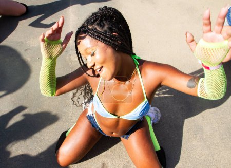 Foto de Rio de Janeiro (RJ) Brasil 02 / 12 / 2024 - El O Baile todo se convierte en un baile funk como ese con éxitos actuales y antiguos del ritmo de Río, creados por mujeres, todo el Baile excitó a los juerguistas del Aterro do Flamengo - Imagen libre de derechos