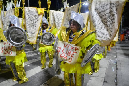 Foto de RIO DE JANEIRO (RJ), Brasil 02 / 12 / 2024 - La escuela de samba Paraiso do Tuiuti, en Marques de Sapucai, en el centro de la ciudad de Río de Janeiro, concluyó un maravilloso desfile, este lunes 12 de febrero de 2024. - Imagen libre de derechos