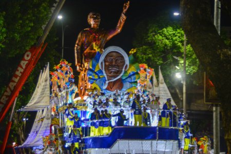 Téléchargez les photos : RIO DE JANEIRO (RJ), Brésil 02 / 12 / 2024 - L "école de samba Paraiso do Tuiuti, à Marques de Sapucai dans le centre de la ville de Rio de Janeiro, a conclu un merveilleux défilé, ce lundi 12 février 2024. - en image libre de droit