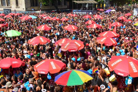 Photo for RIO DE JANEIRO (RJ), Brazil 02/13/2024 - The mega carnival block, Fervo da Ludmilla, begins its journey on Rua Primeiro de Marco in front of the Banco do Brasil cultural center - Royalty Free Image