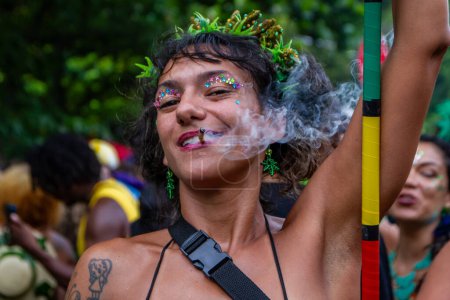 Téléchargez les photos : Rio de Janeiro (RJ) valeurs démocratiques. La fête était due à la bonne humeur des marches carnavalesques, qui servent également de cris pour la liberté et la transformation. Plante dans l'esprit a diverti les fêtards l'après-midi de ce mercredi (14), 2024 - en image libre de droit