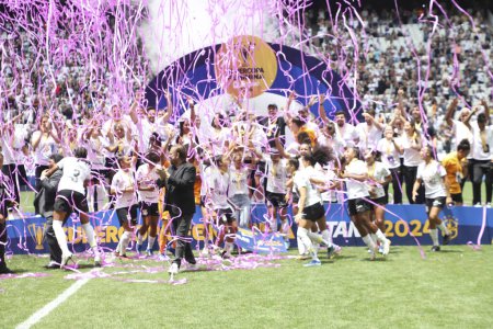 Photo for Sao Paulo (SP), Brazil 02/18/2024 - Corinthians players celebrate winning the 2024 Women's Super Cup - Match between Corinthians x Cruzeiro, valid for the Women's Super Cup final, held at the Neo Quimica Arena, in Itaquera - Royalty Free Image