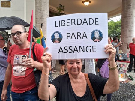Photo for RIO DE JANEIRO (RJ), Brazil 02/20/2024 Demonstration for the freedom of journalist and founder of WikiLeaks Julian Assange, which takes place this Tuesday, at 5pm, in front of the Consulate of England, region of Flamengo - Royalty Free Image