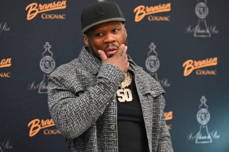 Foto de 50 Cent asiste a un evento en Stew Leonard 's en Paramus, Nueva Jersey. 21 de febrero de 2024, Paramus, New Jersey El legendario músico y empresario Curtis 50 Cent Jackson celebra un evento de firma de botellas con su Branson Cognac - Imagen libre de derechos