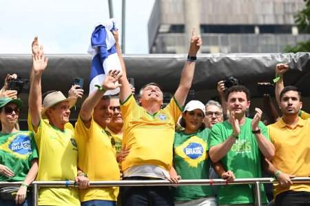Foto de Sao Paulo SP, Brasil 25 / 02 / 2024 - El ex presidente de Brasil, Jair Messias Bolsonaro, durante una manifestación en la Avenida Paulista, en la ciudad de Sao Paulo, este domingo (25). - Imagen libre de derechos