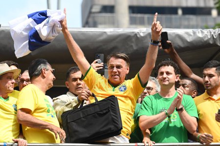 Foto de Sao Paulo SP, Brasil 25 / 02 / 2024 - El ex presidente de Brasil, Jair Messias Bolsonaro, durante una manifestación en la Avenida Paulista, en la ciudad de Sao Paulo, este domingo (25). - Imagen libre de derechos