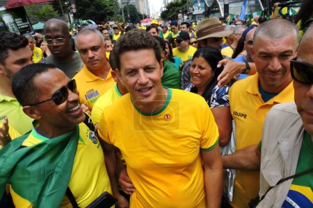 Foto de Sao Paulo (SP), 25 / 02 / 2024 - El diputado federal Ricardo Salles (PL), va a la manifestación en la Avenida Paulista para un evento convocado por el ex presidente de Brasil, Jair Bolsonaro, en la tarde - Imagen libre de derechos