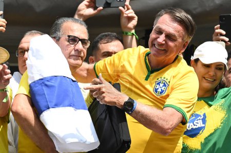 Téléchargez les photos : Sao Paulo SP, 25 / 02 / 2024 - L'ancien président du Brésil Jair Messias Bolsonaro et le pasteur Silas Malafaia, lors d'une manifestation sur l'Avenida Paulista, dans la ville de Sao Paulo, ce dimanche (25). - en image libre de droit