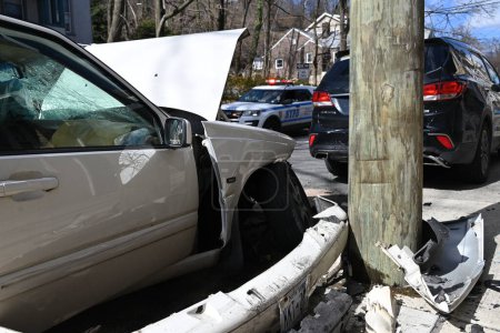 Téléchargez les photos : Accident mortel sur Van Duzer Street à Staten Island, New York. 29 février 2024, Staten Island, New York, États-Unis : Vers 9 h 26, jeudi matin, les autorités ont réagi à un accident survenu à Van Duzer Street et Waverly Place - en image libre de droit