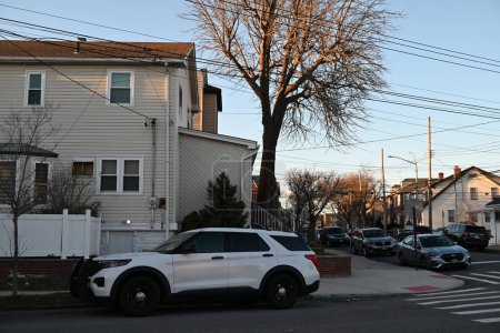 Photo for FBI raids home of New York City Mayoral Advisor Winnie Greco on Gillespie Avenue in Bronx, New York. February 29, 2024, Bronx, New York, USA: FBI investigators searched the Bronx home of advisor Winnie Greco on Thursday - Royalty Free Image
