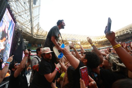 Foto de Sao Paulo (SP), Brasil 03 / 02 / 2024 - Espectáculo de la banda All time Low durante el festival I Wanna Be Tour, este sábado 2 de marzo de 2024, en el estadio Allianz Parque, en Sao Paulo. - Imagen libre de derechos