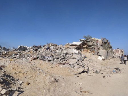 Photo for Destructions at Al Amal & Nasser Hospital in Gaza. March 05, 2024, Khan Yunis, Gaza, Palestine: The destructions at the site of the Israeli armys withdrawal from the Al Amal neighborhood and Nasser Hospital in the city of Khan Yunis - Royalty Free Image