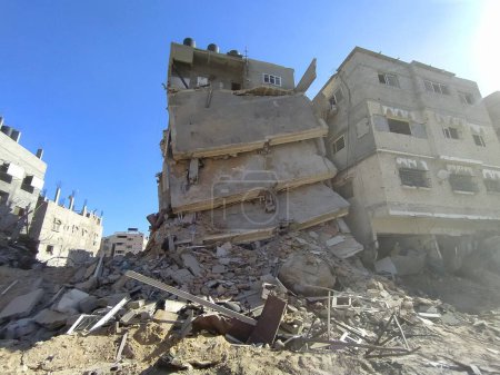 Photo for Destructions at Al Amal & Nasser Hospital in Gaza. March 05, 2024, Khan Yunis, Gaza, Palestine: The destructions at the site of the Israeli armys withdrawal from the Al Amal neighborhood and Nasser Hospital in the city of Khan Yunis - Royalty Free Image