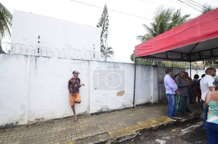 Foto de NATAL (RN), 03.07.2024 - Edificio público en Natal RN, donde operaba el Centro Comunitario Marly Sarney, en el barrio de Nazare, al oeste de la capital, tiene un gran foco de dengue, la población llama a la acción urgente. - Imagen libre de derechos