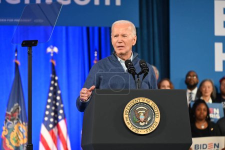 Téléchargez les photos : Le président américain Joe Biden a prononcé un discours lors d'un événement de campagne, vendredi soir à Wallingford, Pennsylvanie. 8 mars 2024, Wallingford, Pennsylvanie, États-Unis : Un jour après le discours sur l'état de l'Union au Capitole des États-Unis - en image libre de droit
