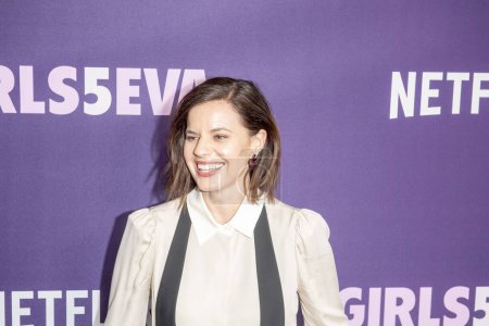 Téléchargez les photos : 7 mars 2024 - New York, États-Unis : Meredith Scardino assiste à la première de la saison 3 de Netflix Girls5eva au Paris Theater à New York. États-Unis - en image libre de droit