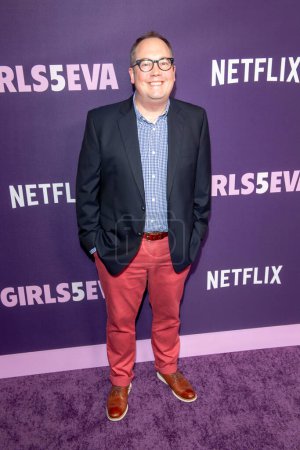 Téléchargez les photos : 7 mars 2024 - New York, États-Unis : John Lutz assiste à la première de la saison 3 de Netflix Girls5eva au Paris Theater à New York, États-Unis - en image libre de droit