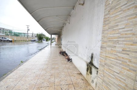 Téléchargez les photos : RIO GRANDE DO NORTE (RN) 26 / 02 / 2024-CUVAS-ALAGAMENTOS-UBS. Unité de santé, UBS Alto da Torre dans le quartier de Potengi, ouvert pendant un peu plus d'un an, sans service en raison de l'infiltration et le manque d'électricité, les pluies causent plusieurs points d'inondation - en image libre de droit