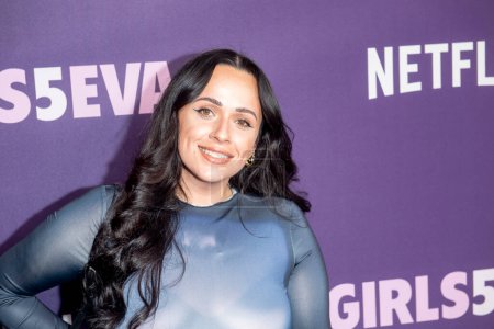 Foto de 7 de marzo de 2024 - Nueva York, Estados Unidos: Gabriella Soriano asiste al estreno de Netflix Girls5eva en el Teatro Paris de Nueva York. Estados Unidos - Imagen libre de derechos