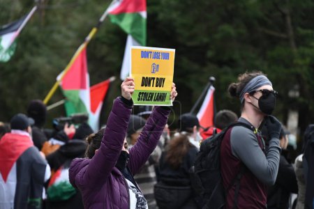 Photo for Pro-Palestinian protesters demonstrate in front of Congregation Keter Torah in Teaneck, New Jersey, USA. March 10, 2024, Teaneck, New Jersey, USA: Pro-Palestinian protesters made their voices heard by chanting, "from the river to the sea, Palestine" - Royalty Free Image