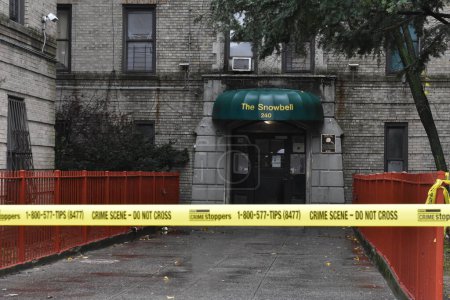 Téléchargez les photos : (NOUVEAU) L'autopsie indique que deux jeunes enfants morts dans un appartement le 18 décembre 2023 ont été étouffés et que la police a déclaré la mort homicide. 14 mars 2024, Bronx, New York, États-Unis : Les autorités ont répondu au bloc 200 de la 175e rue Est - en image libre de droit