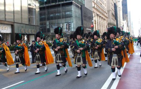 Téléchargez les photos : 263e défilé annuel de la Saint Patricks Day à New York. 16 mars 2024, New York, USA : La 263ème Parade Annuelle de la Saint Patricks City se déroule de 11h à 16h à partir de la 5ème avenue de la 44ème à la 79ème rue. - en image libre de droit