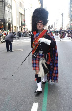 Téléchargez les photos : 263e défilé annuel de la Saint Patricks Day à New York. 16 mars 2024, New York, USA : La 263ème Parade Annuelle de la Saint Patricks City se déroule de 11h à 16h à partir de la 5ème avenue de la 44ème à la 79ème rue. - en image libre de droit
