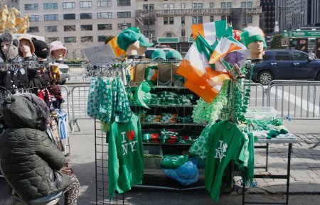 Photo for Saint Patrick's Day  Celebrated in New York City. March 16, 2024, New York, USA: New Yorkers and tourists mostly dressed up in green outfits are seen celebrating Saint Patrick's Day in restaurants, at Times Square and around Manhattan - Royalty Free Image