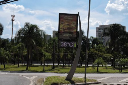Photo for Sao Paulo (SP), Brazil 03/17/2024 - Street thermometers read 38 degrees in the Santo Amaro region in the south zone of Sao Paulo, during and this Sunday afternoon (17). - Royalty Free Image