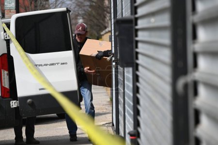 Photo for FBI agents gather at the crime scene at a warehouse to collect evidence following a double homicide in Mount Vernon, New York. Mount Vernon, New York, USA: On the morning of Tuesday, March 19, 2024, an attempted robbery and shooting - Royalty Free Image