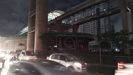 Photo for Sao Paulo (SP), Brazil 03/22/2024 - The Vila Prudente Terminal region recorded a power outage on Friday night (22). The bus terminal is completely dark and the traffic lights and public lighting on Nhanha Melo Avenue - Royalty Free Image