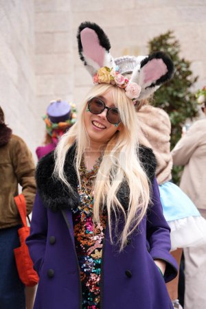Téléchargez les photos : Parade de Pâques à la cathédrale Saint-Patrick. 31 mars 2024, New York, USA : Le défilé de Pâques, synonyme de vêtements à la mode et de chapeaux élaborés, est né sur la Cinquième Avenue à New York - en image libre de droit