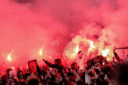 Téléchargez les photos : Lisbonne (PT), Portugal 02 / 04 / 2024 Les fans de Benfica lors du match entre Benfica x Sporting pour la Coupe du Portugal, en demi-finale à Estadio da Luz à Lisbonne, ce mardi 2 avril 2024. - en image libre de droit
